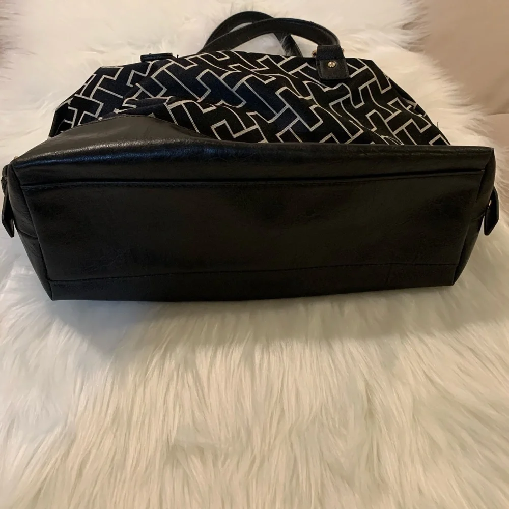 Tommy Hilfiger Iconic Black and White Block H.NWOT​​​​​​​​​​​​​​​​​​​​​​​